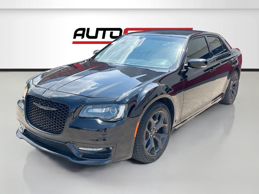 Used 2022 Chrysler 300 Touring L w/ Comfort Group RWD image 3