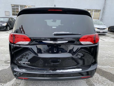 New 2026 Chrysler Voyager LX image 4