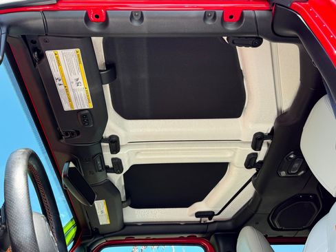 Used 2021 Jeep Gladiator Mojave w/ Uconnect 4C Nav & Sound Group image 14