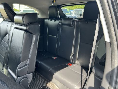 Used 2023 Toyota Highlander XLE AWD/4WD image 25