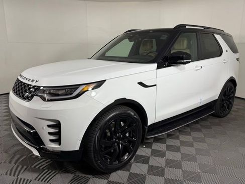 Used 2025 Land Rover Discovery Dynamic SE image 3