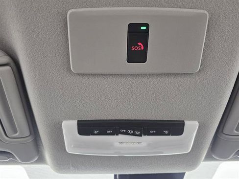 New 2025 Nissan Versa SR w/ Trunk Package image 33