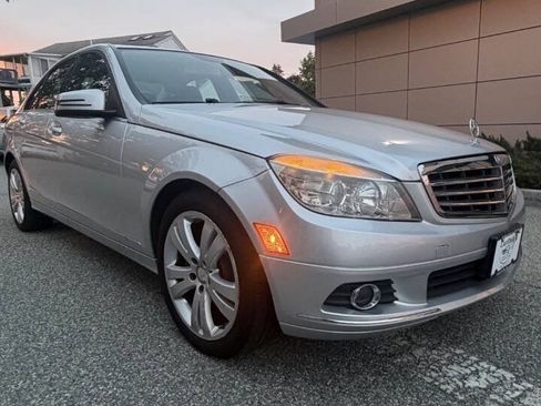 Used 2011 Mercedes-Benz C 300 4MATIC Sedan image 2