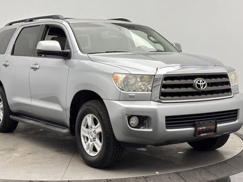 Used 2016 Toyota Sequoia SR5 AWD/4WD image 3