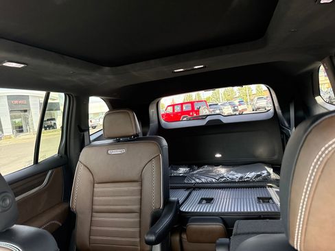New 2026 GMC Acadia Denali Ultimate w/ LPO, Floor Liner Package AWD/4WD image 12