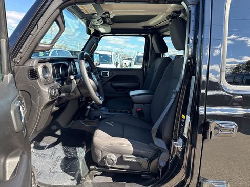Used 2023 Jeep Gladiator Willys image 18