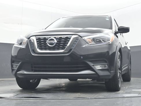 Used 2018 Nissan Kicks SR FWD image 25