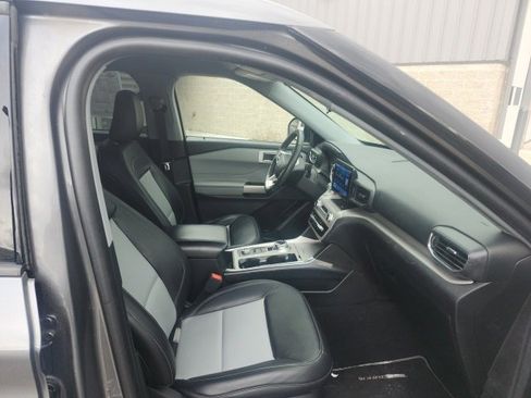Used 2023 Ford Explorer XLT w/ Equipment Group 202A image 10