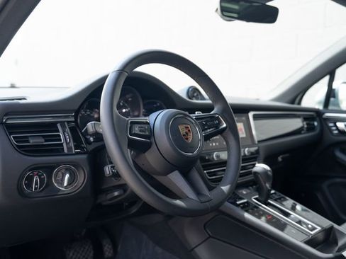 Certified 2026 Porsche Macan image 4