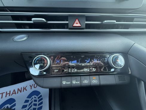 Used 2023 Hyundai Elantra SEL image 21