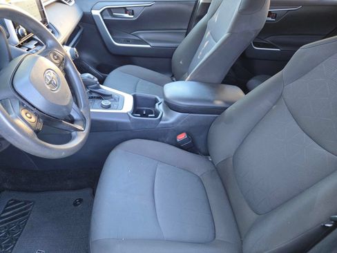 Used 2025 Toyota RAV4 XLE AWD/4WD image 12