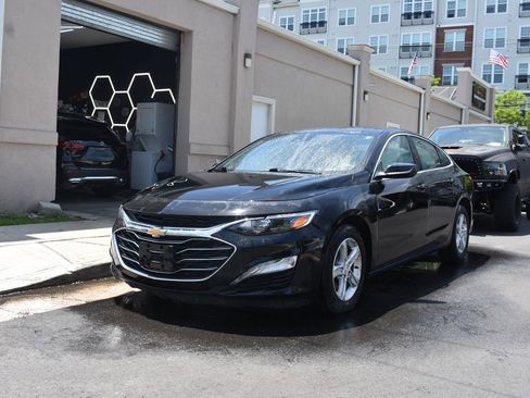 Used 2024 Chevrolet Malibu LT FWD image 2