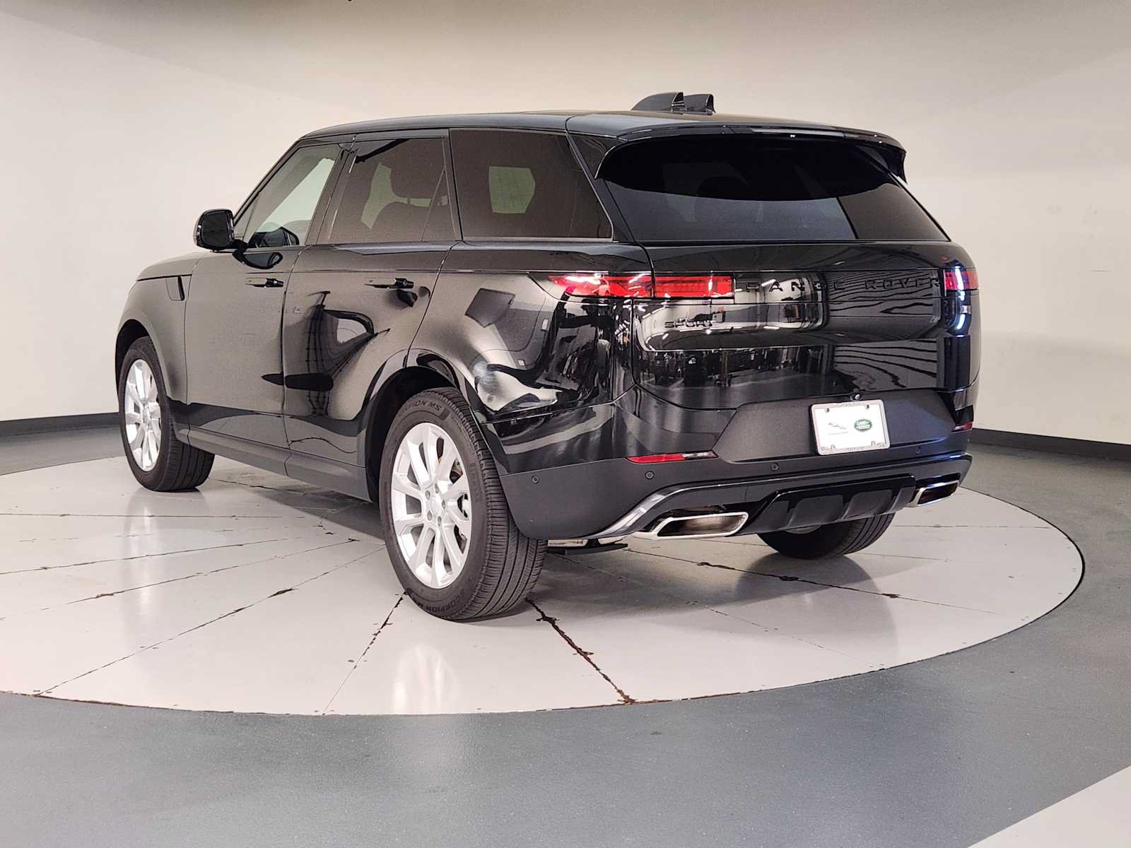 Used 2025 Land Rover Range Rover Sport SE AWD/4WD image 6