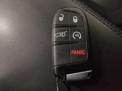 Used 2019 Jeep Grand Cherokee Limited w/ Luxury Group II image 32