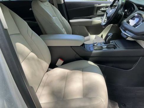 Used 2019 Cadillac XT4 Luxury w/ Cold Weather Package FWD image 19