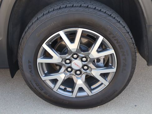 Used 2023 GMC Acadia SLT w/ Technology Package AWD/4WD image 32