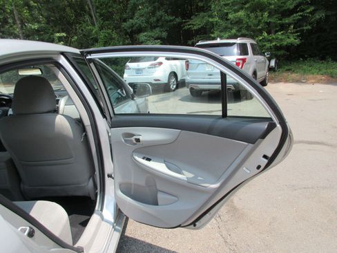 Used 2012 Toyota Corolla LE w/ Premium Pkg FWD image 16