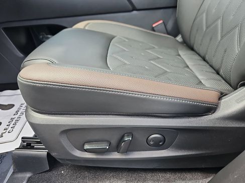 New 2026 Nissan Pathfinder Platinum w/ Accent Package FWD image 34