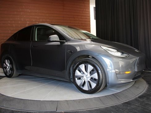Used 2023 Tesla Model Y Long Range image 51