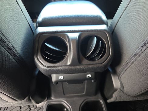 Used 2022 Jeep Gladiator Sport image 12