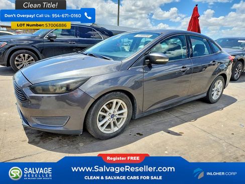 Used 2015 Ford Focus SE FWD image 1