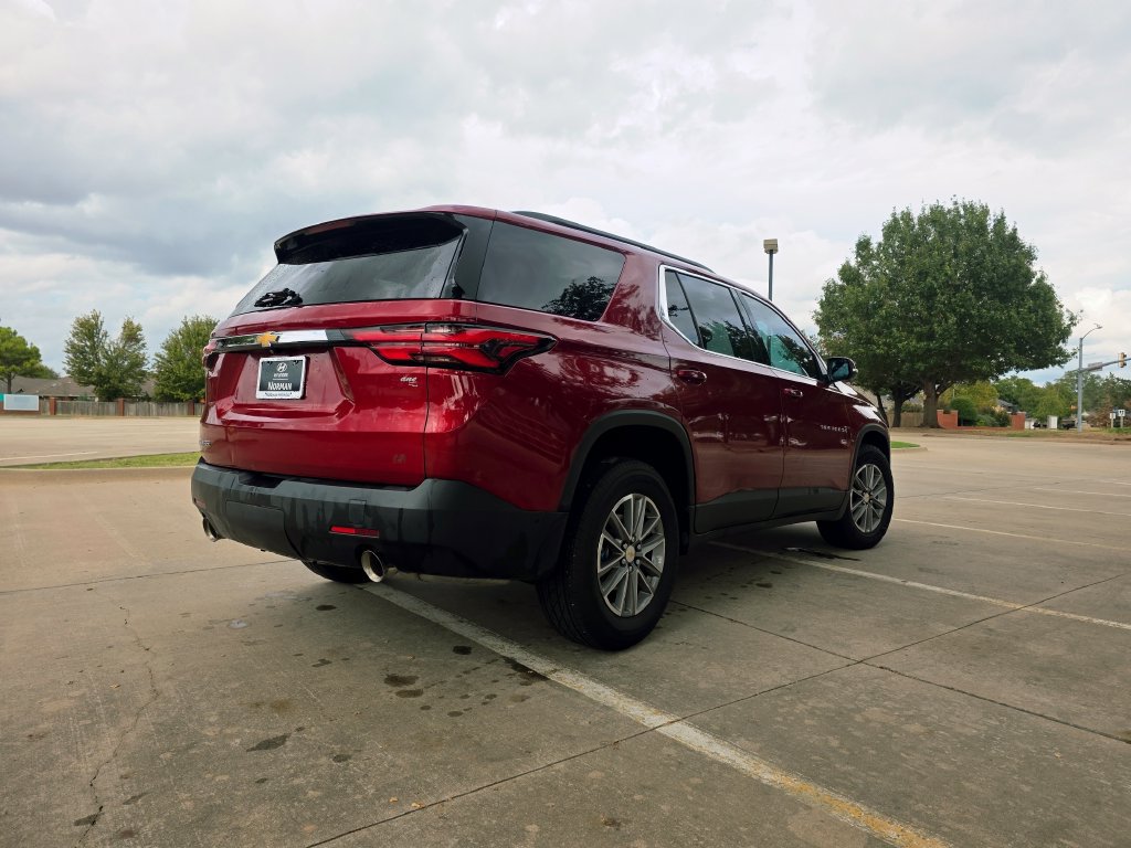 Used 2023 Chevrolet Traverse LT FWD image 14