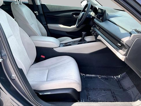 Used 2023 Honda Accord EX image 8