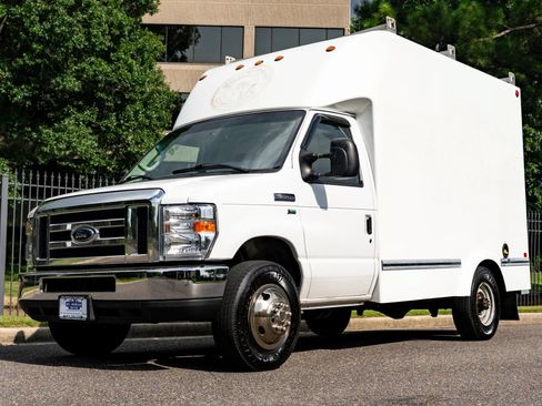 Used 2019 Ford E-350 and Econoline 350 Super Duty w/ Power Windows & Locks Group RWD image 1