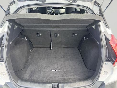 Used 2018 Nissan Kicks SV FWD image 9