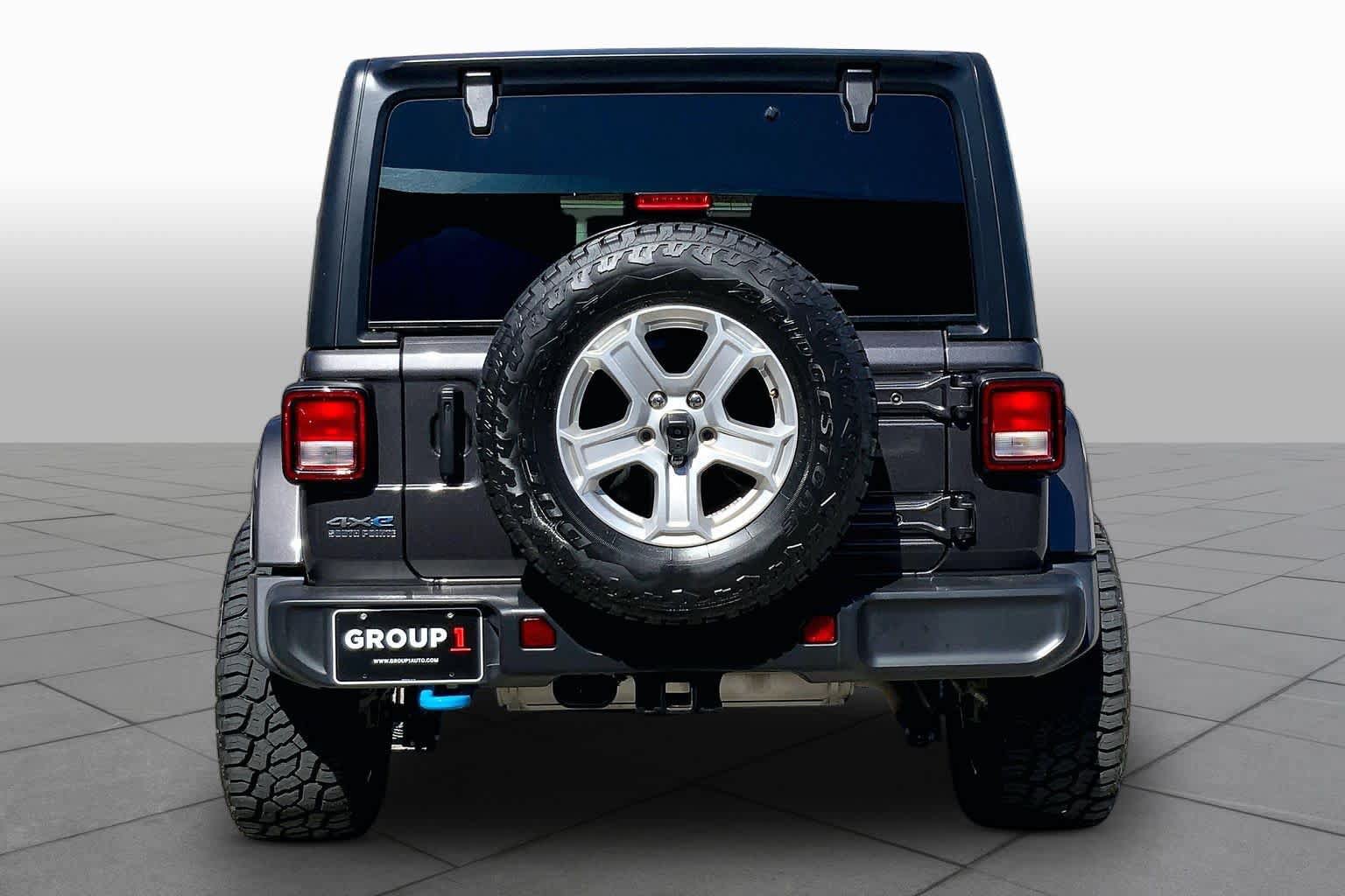 Used 2024 Jeep Wrangler Unlimited w/ Convenience Group AWD/4WD image 5