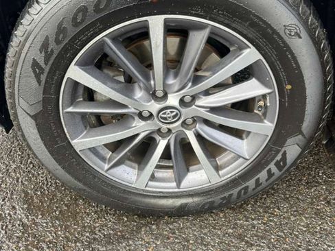 Used 2018 Toyota Highlander XLE image 12