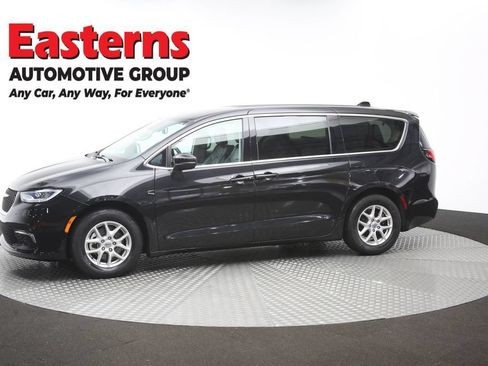 Used 2023 Chrysler Pacifica Touring-L FWD image 60