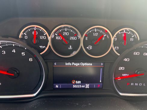 Used 2022 Chevrolet Silverado 1500 LT AWD/4WD image 9
