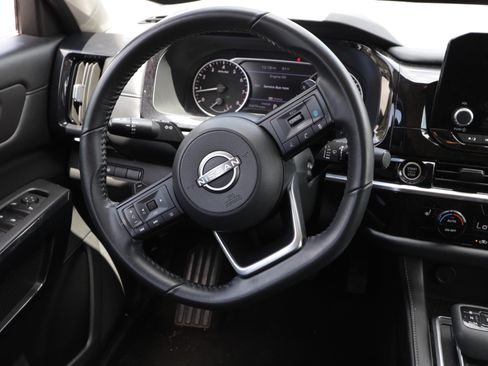 Used 2024 Nissan Pathfinder SV FWD image 7