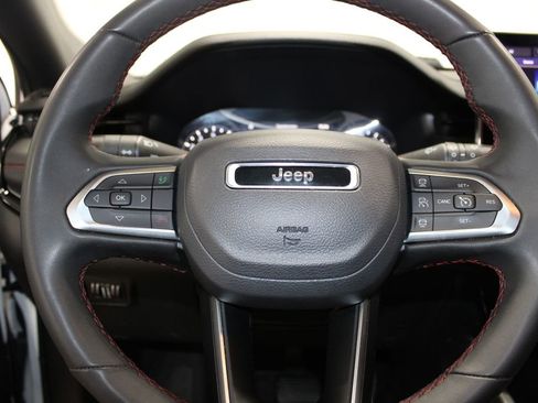 Used 2025 Jeep Compass Trailhawk image 36