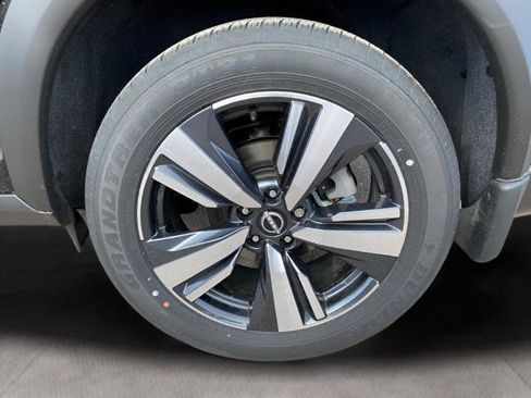 Certified 2025 Nissan Rogue SL FWD image 19