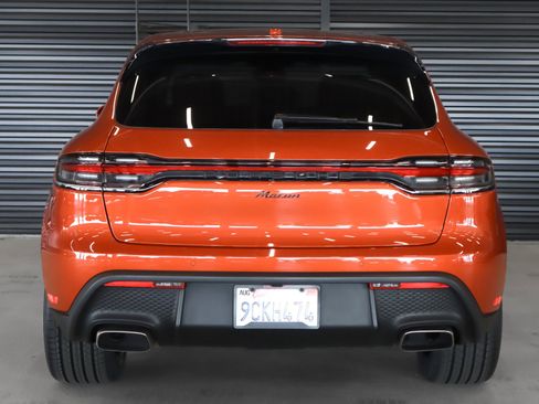 Certified 2022 Porsche Macan AWD/4WD image 9