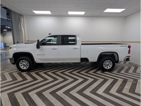 Used 2021 Chevrolet Silverado 2500 LT AWD/4WD image 3