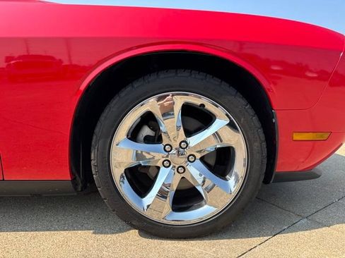 Used 2014 Dodge Challenger SXT Plus RWD image 9