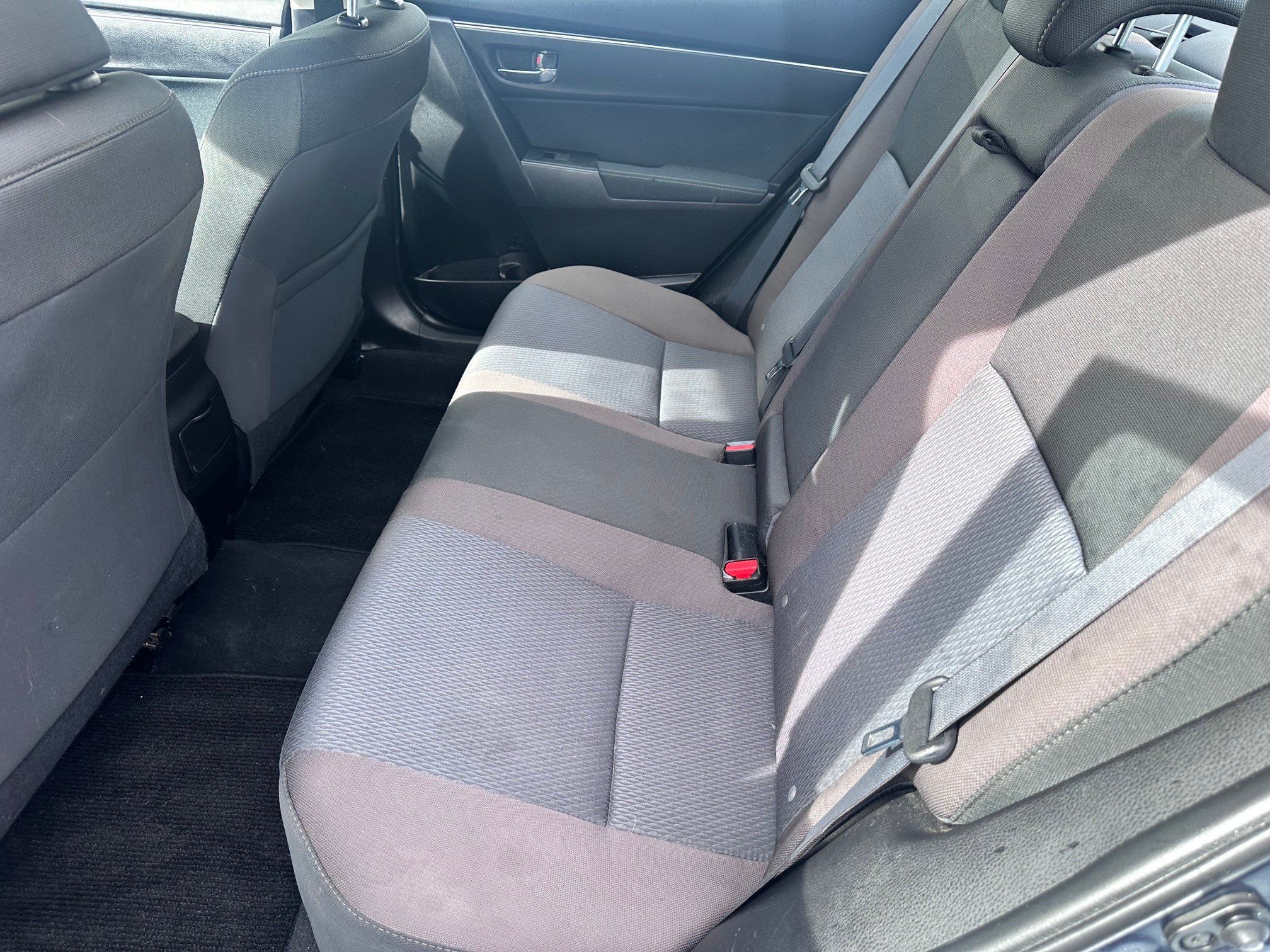 Used 2017 Toyota Corolla LE FWD image 6