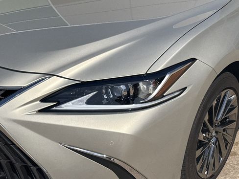 Used 2025 Lexus ES 350 w/ Accessory Package (Z2) FWD image 6
