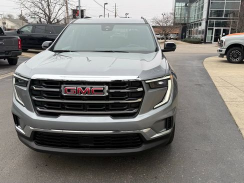 Used 2025 GMC Acadia Elevation image 8