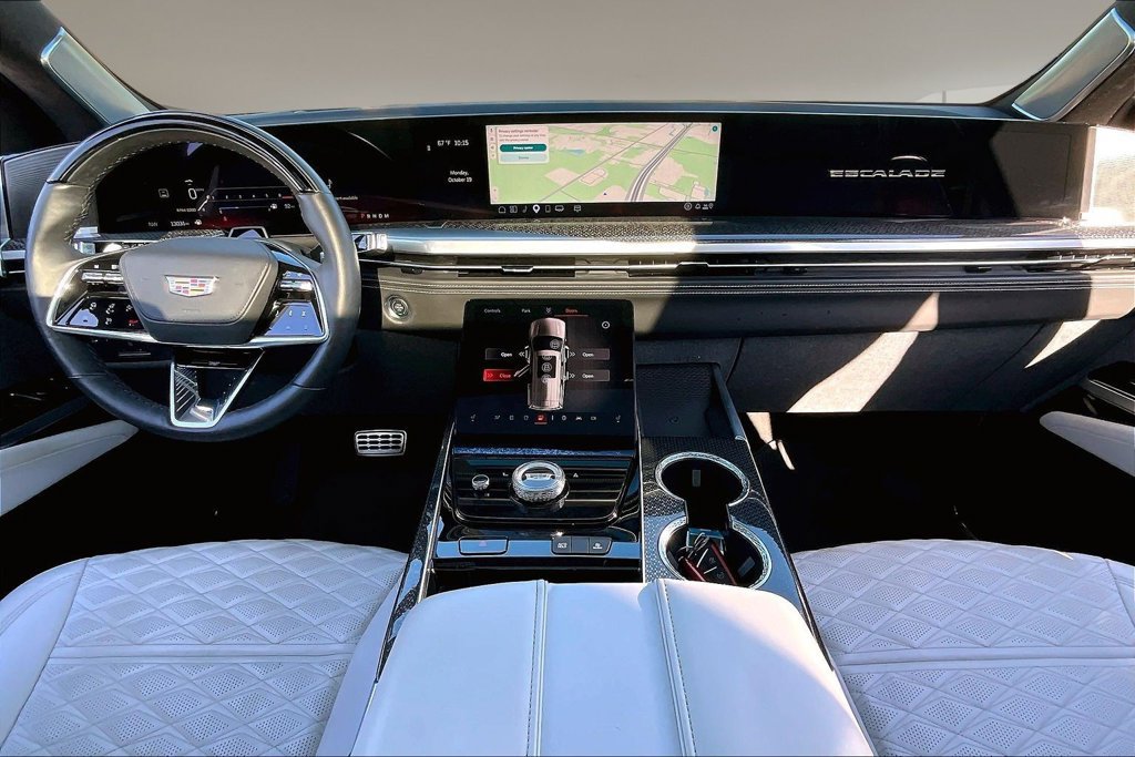 Certified 2025 Cadillac Escalade V AWD/4WD image 15