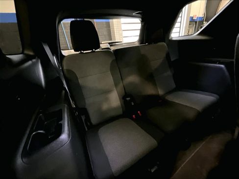 Used 2023 Chevrolet Traverse LT image 17