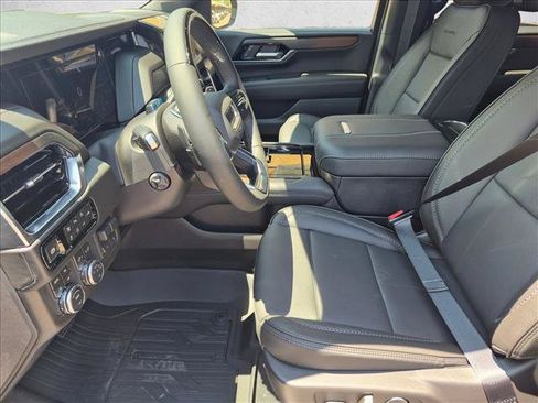 New 2026 GMC Yukon XL Denali w/ Denali Reserve Package AWD/4WD image 4