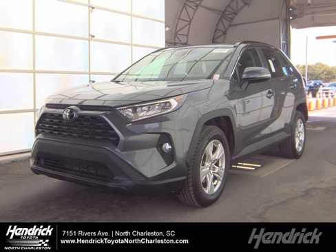 Used 2021 Toyota RAV4 XLE w/ Convenience Package FWD image 1