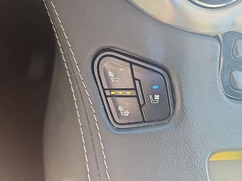 Used 2019 GMC Yukon XL SLT image 30