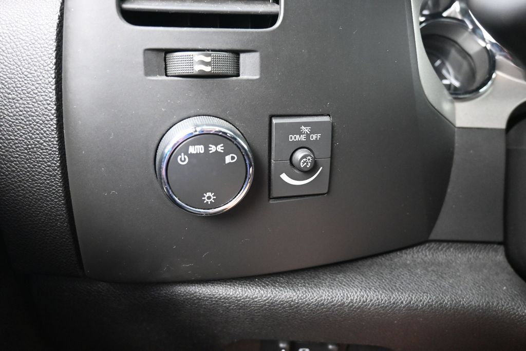 Used 2011 GMC Sierra 2500 SLE w/ Convenience Package AWD/4WD image 16