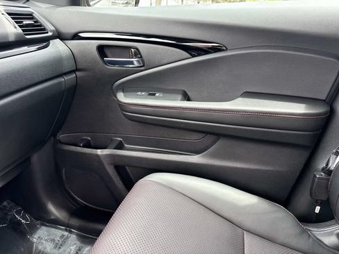 Certified 2025 Honda Ridgeline Black Edition image 24
