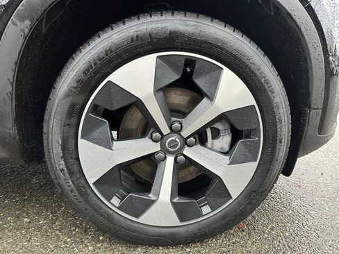 Used 2025 Volvo XC40 B5 Core w/ Protection Package Premier image 9